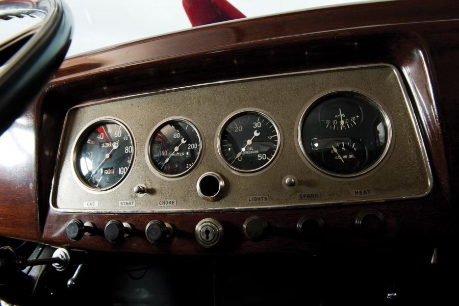 Панель приборов Hupmobile Model I-226 Coupe 1932 года  (фото 3 из 7)